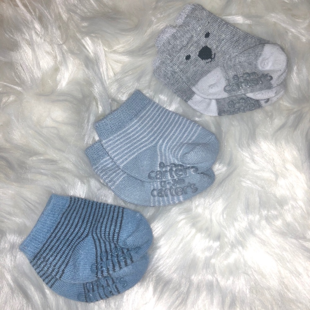 Carter’s socks 0-3 months